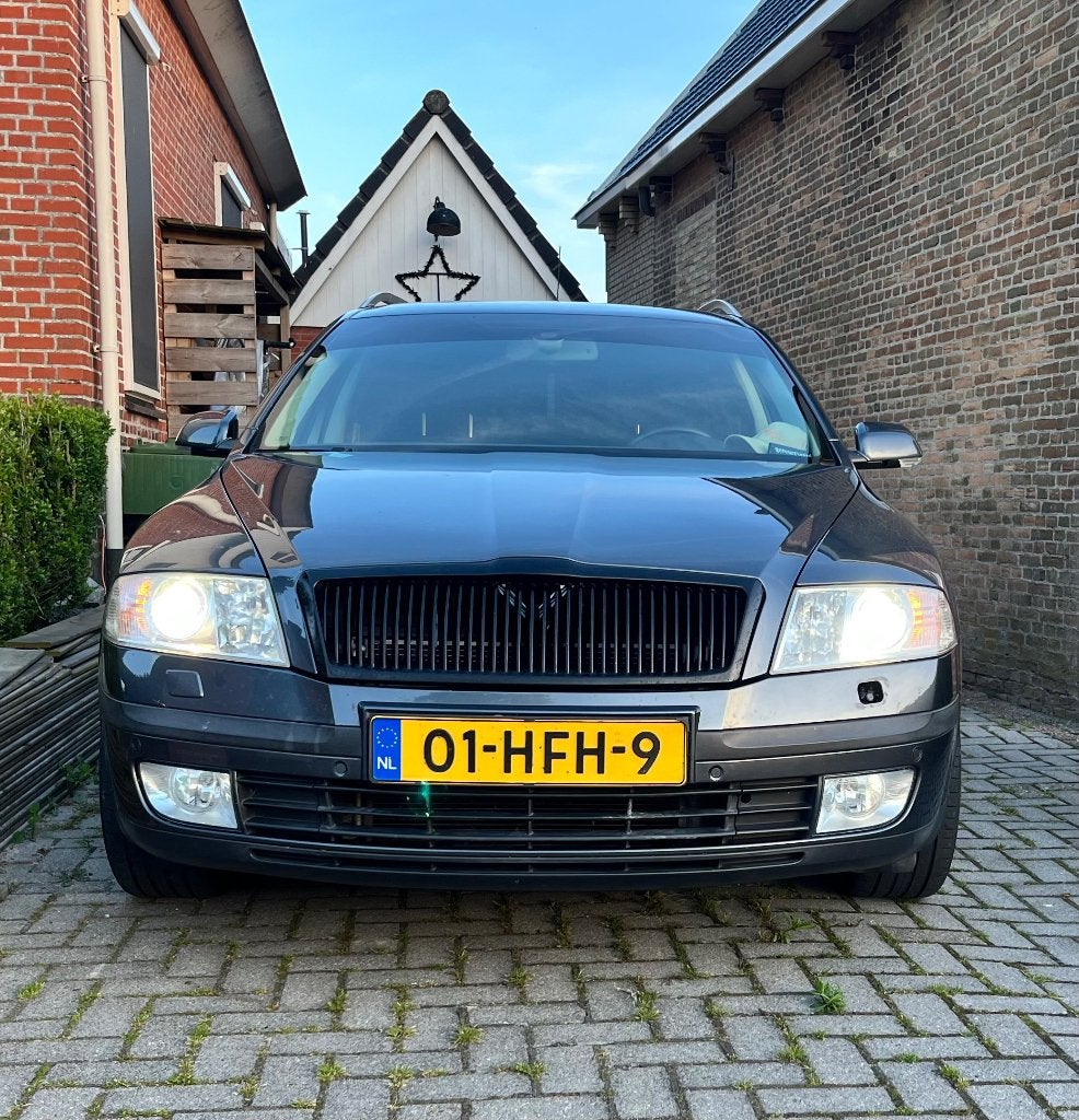 Skoda Octavia 1.8 TSI 118KW Combi 2008 Grijs, Auto's, Skoda, Particulier, Octavia, ABS, Airbags, Airconditioning, Bi-Xenon koplampen
