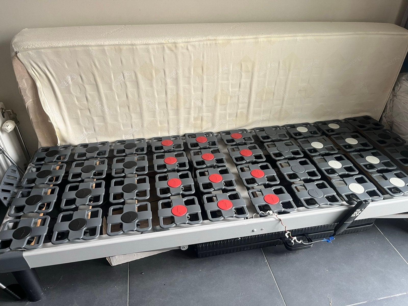 Verstelbaar bed met Tempur matras - werkt perfect!, Huis en Inrichting, Slaapkamer | Bedden, Ophalen, Gebruikt, Verstelbaar
