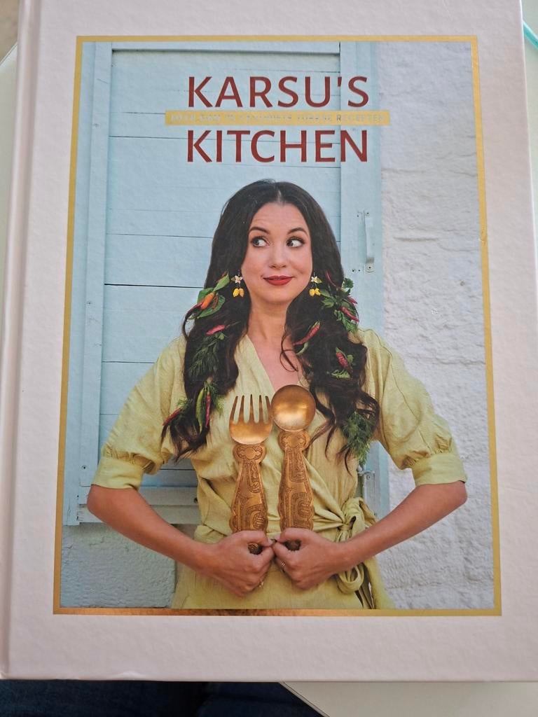 Karsu's Kitchen Kookboek - Heerlijke Turkse recepten, Azië en Oosters, Vegetarisch, Ophalen of Verzenden, Zo goed als nieuw