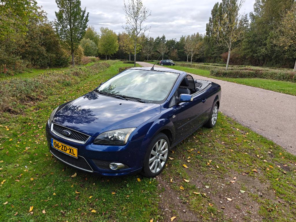 Ford Focus 2.0 107KW CC 2008 Blauw, Zwart, 4 cilinders, Cabriolet, 75 €/maand