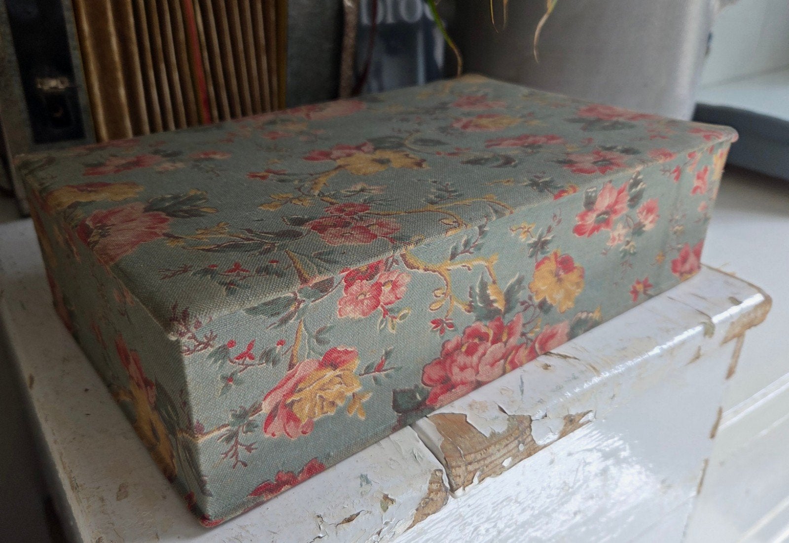 Antieke Franse stoffen doos met rozen
30 bij 19 cm, Ophalen of Verzenden