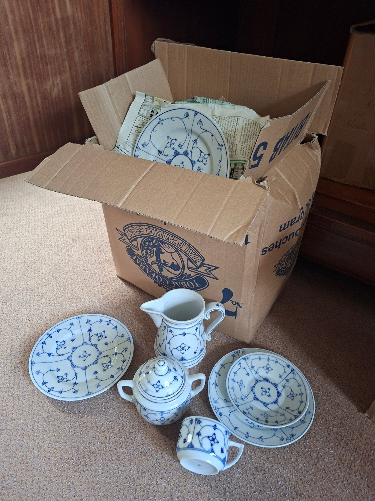 Partij Blau Saks servies, Ophalen
