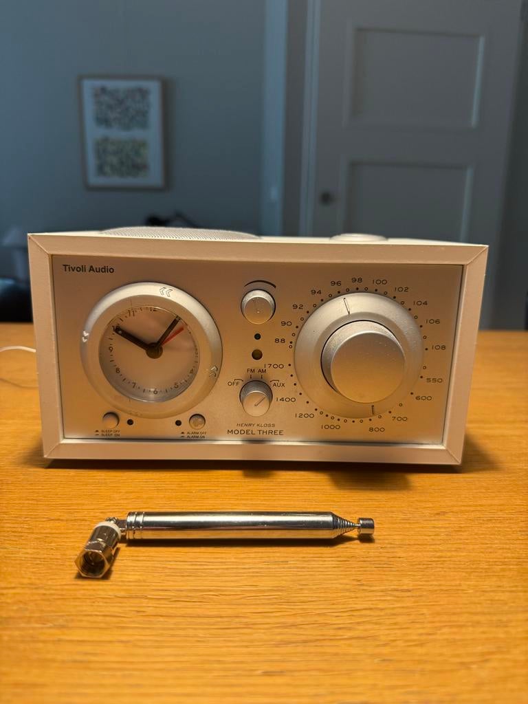 Tivoli Audio Model Three Radio met Klok en Alarm, Ophalen of Verzenden, Gebruikt, Radio