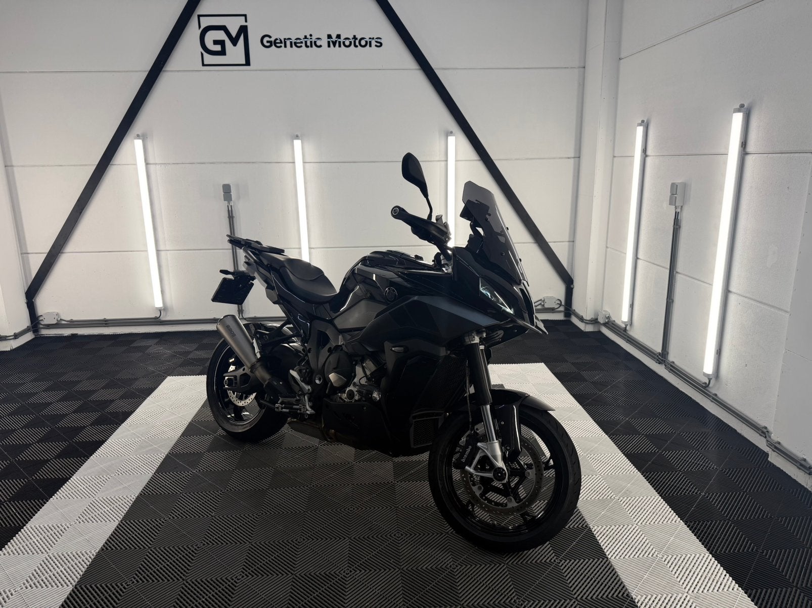 BMW S1000XR Triple Black, Occasion, 4 cilinders, Motorrijbewijs A, Handvatverwarming