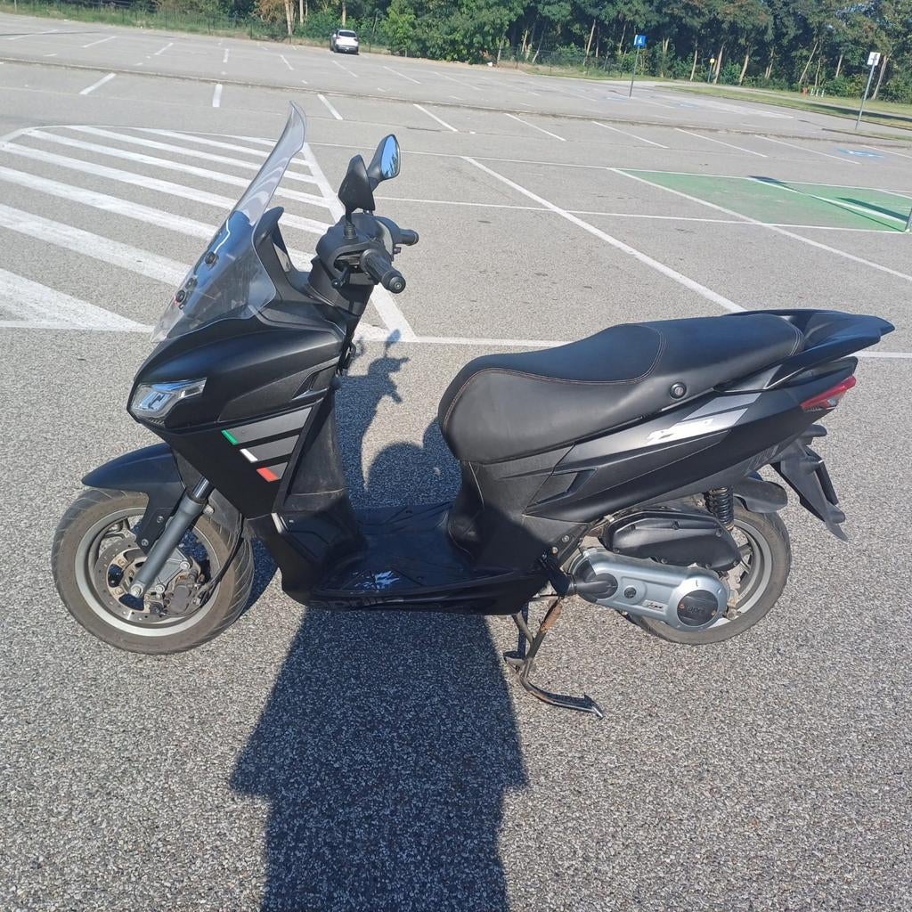 Aprilia SXR 50 (2023), Ophalen, Overige modellen, Maximaal 45 km/u, Zo goed als nieuw