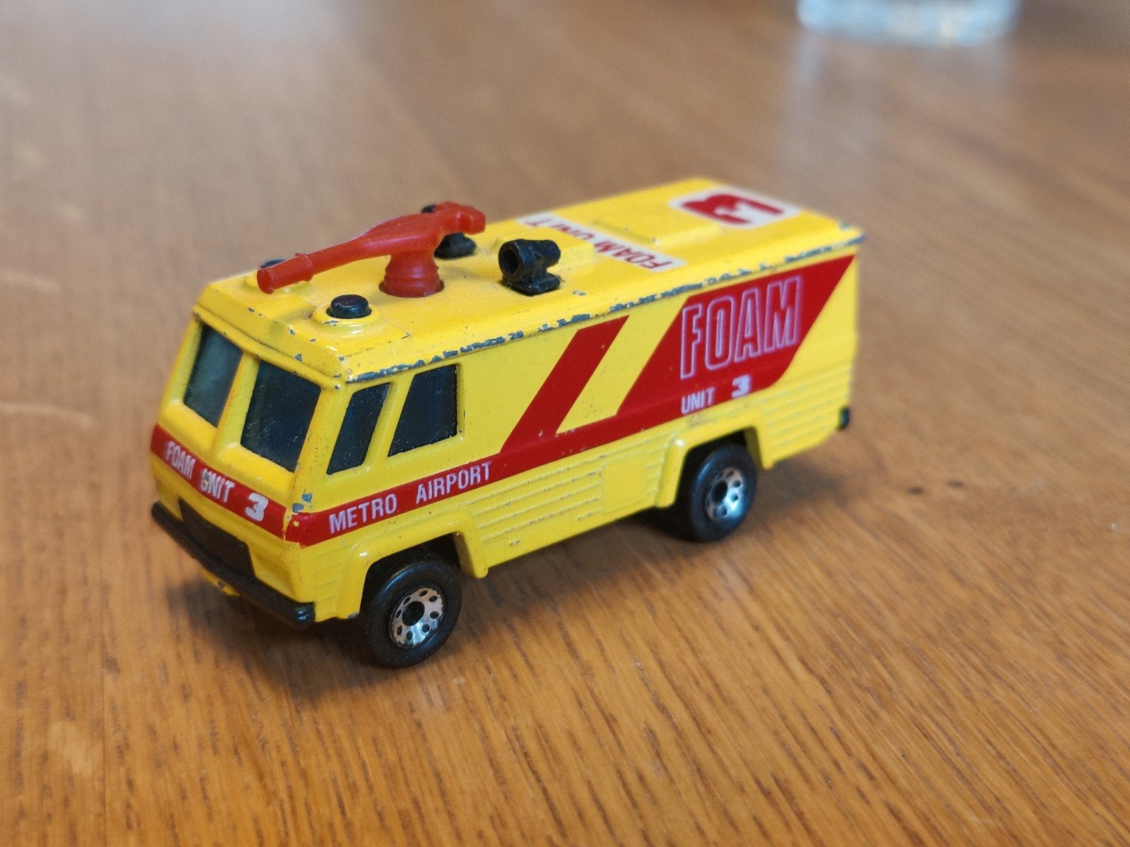 Matchbox Command Vehicle Airport GEEL, Ophalen of Verzenden, Zo goed als nieuw, Auto