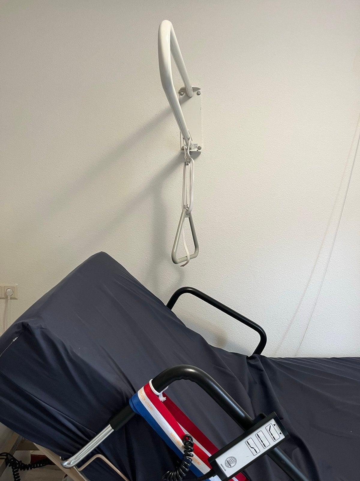 Papegaai voor boven het bed, bed is verkocht, Ophalen, Gebruikt