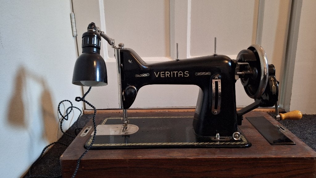 ANTIEKE HAND NAAIMACHINE, Ophalen
