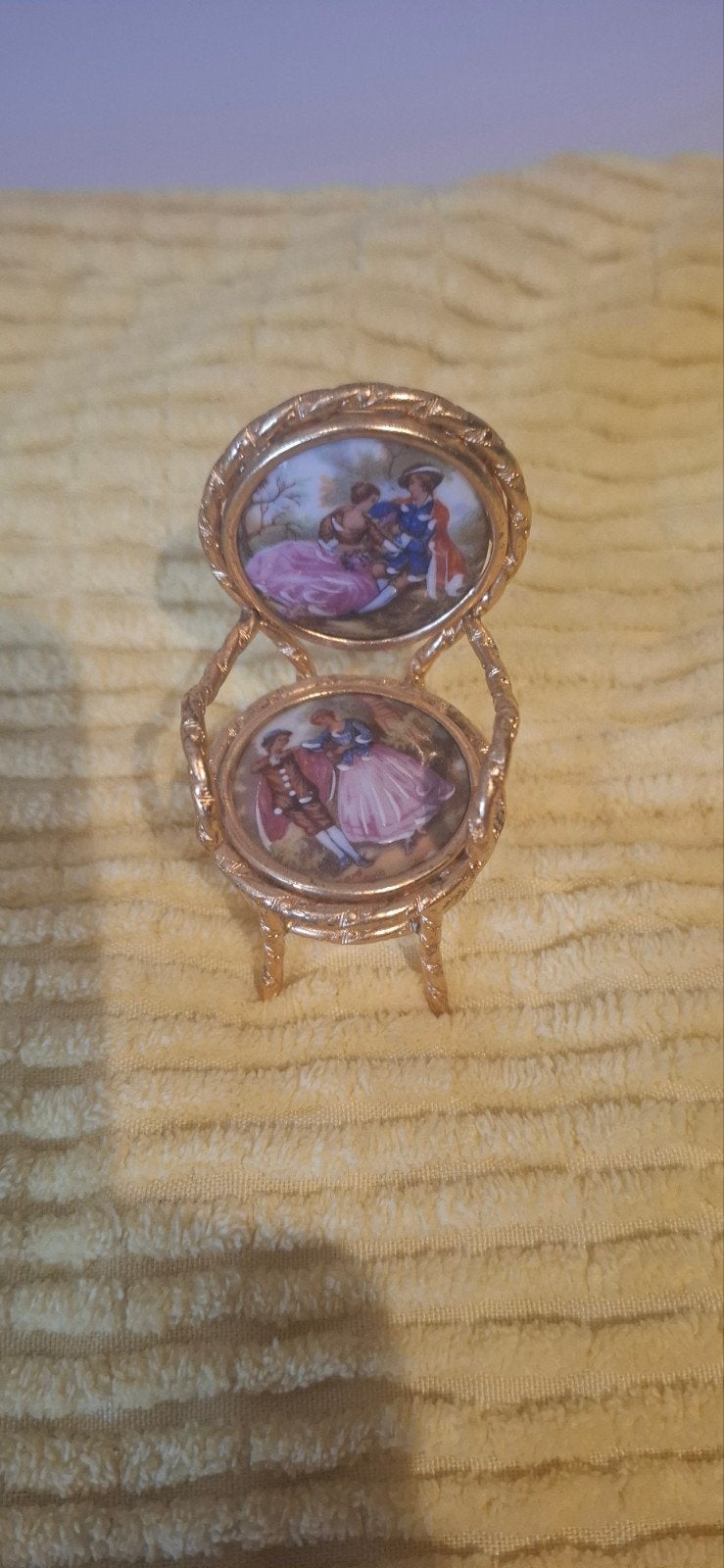 Foto 2 van Vintage Limoges Porselein Miniatuur Meubeltjes (Tafel & Stoe