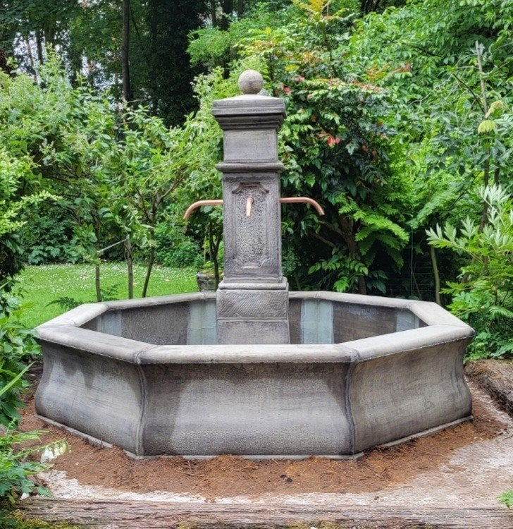 GEZOCHT!  Franse dorpsfontein Waterfontein, Tuin en Terras, Ophalen, Beton, Fontein