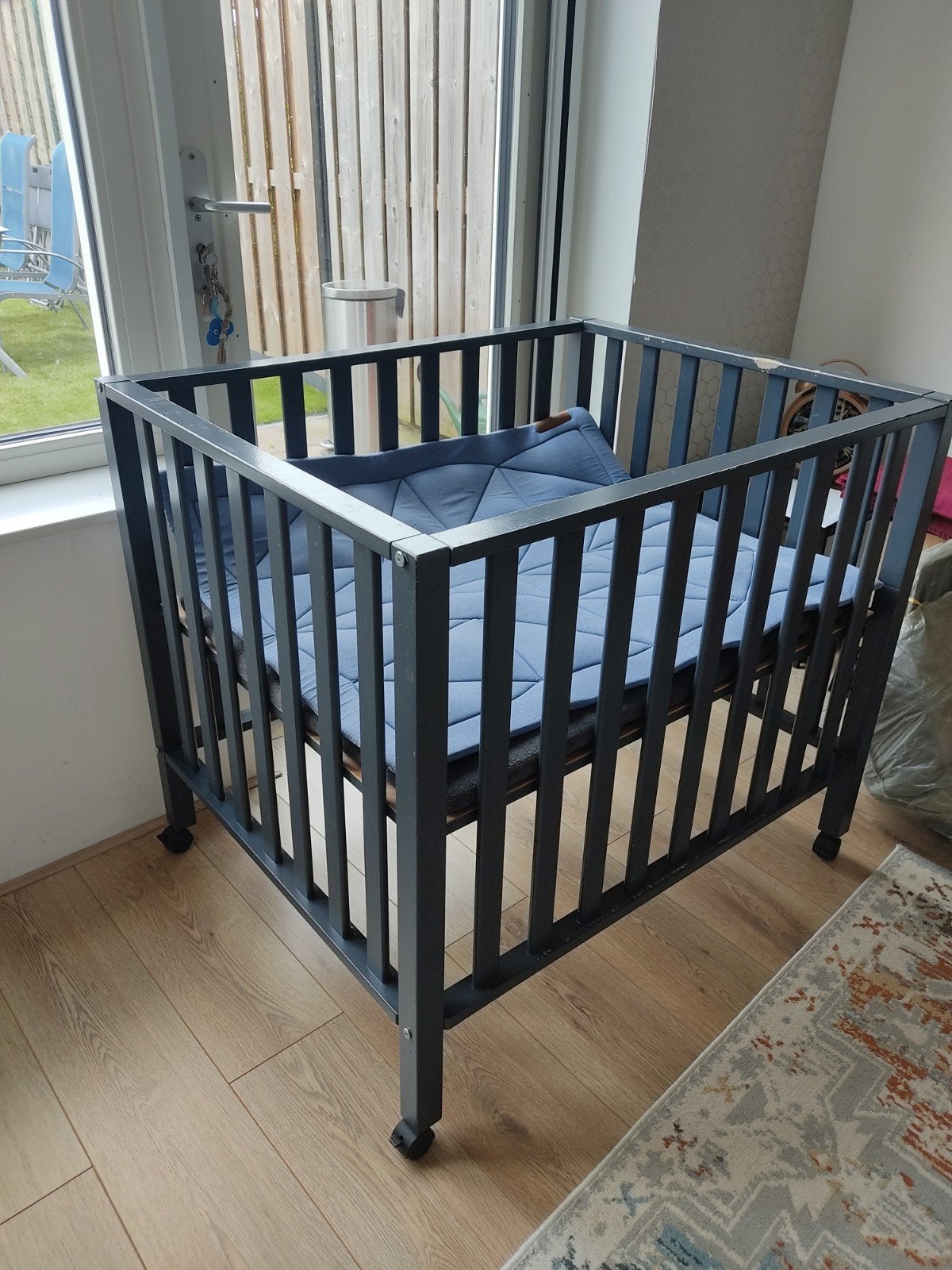 Babybox met hangmat - Childwood by Childhome, Ophalen, Gebruikt, Vierkant, Wieltjes