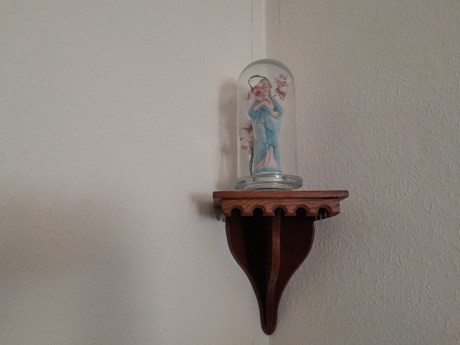Maria beeldje in stolp op houten plankje, Ophalen of Verzenden