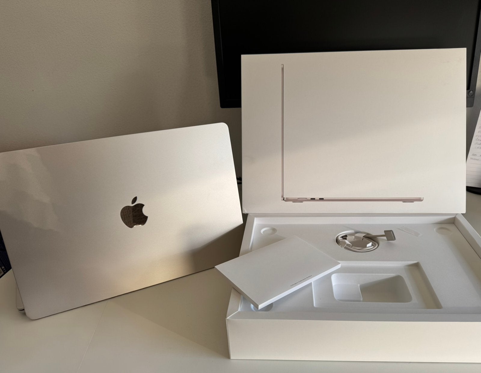 Apple MacBook Air 15.3 inch (M3) ALS NIEUW!, Ophalen, 256 GB, Zo goed als nieuw, MacBook Air