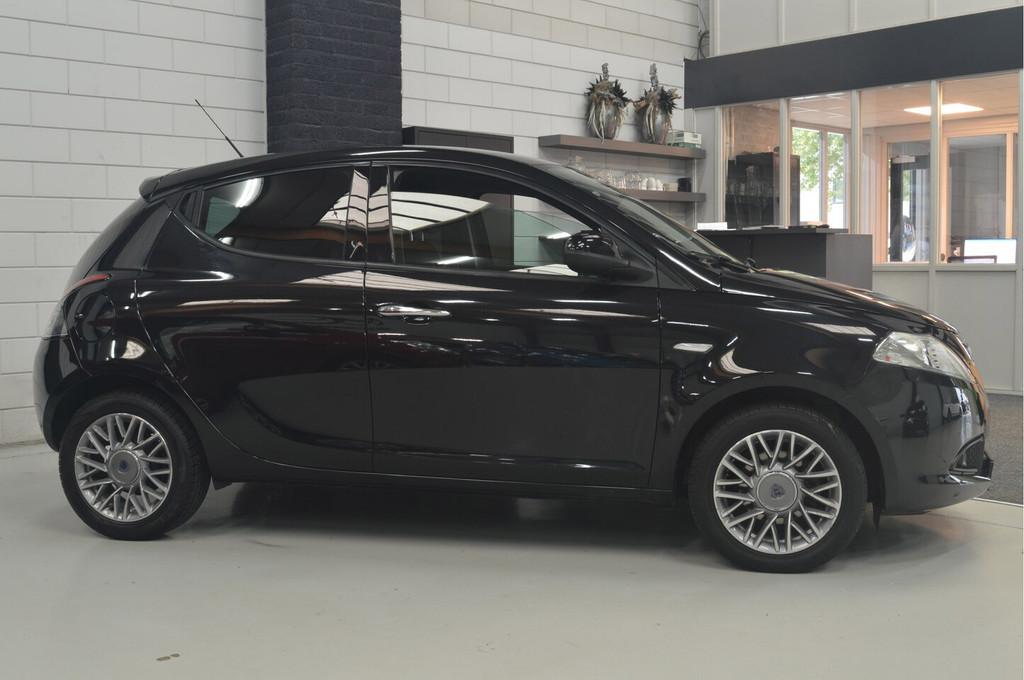 Lancia Y(psilon) Ypsilon 1.2 Black & Red //. 101.000 km // A, Auto's, Lancia, Voorwielaandrijving, Euro 5, Gebruikt, 4 cilinders