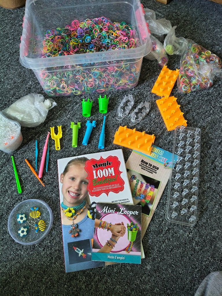 Loom stiekjes, boekjes, slotjes, bedels en accessoires, Hobby en Vrije tijd, Ophalen of Verzenden, Zo goed als nieuw, Educatief