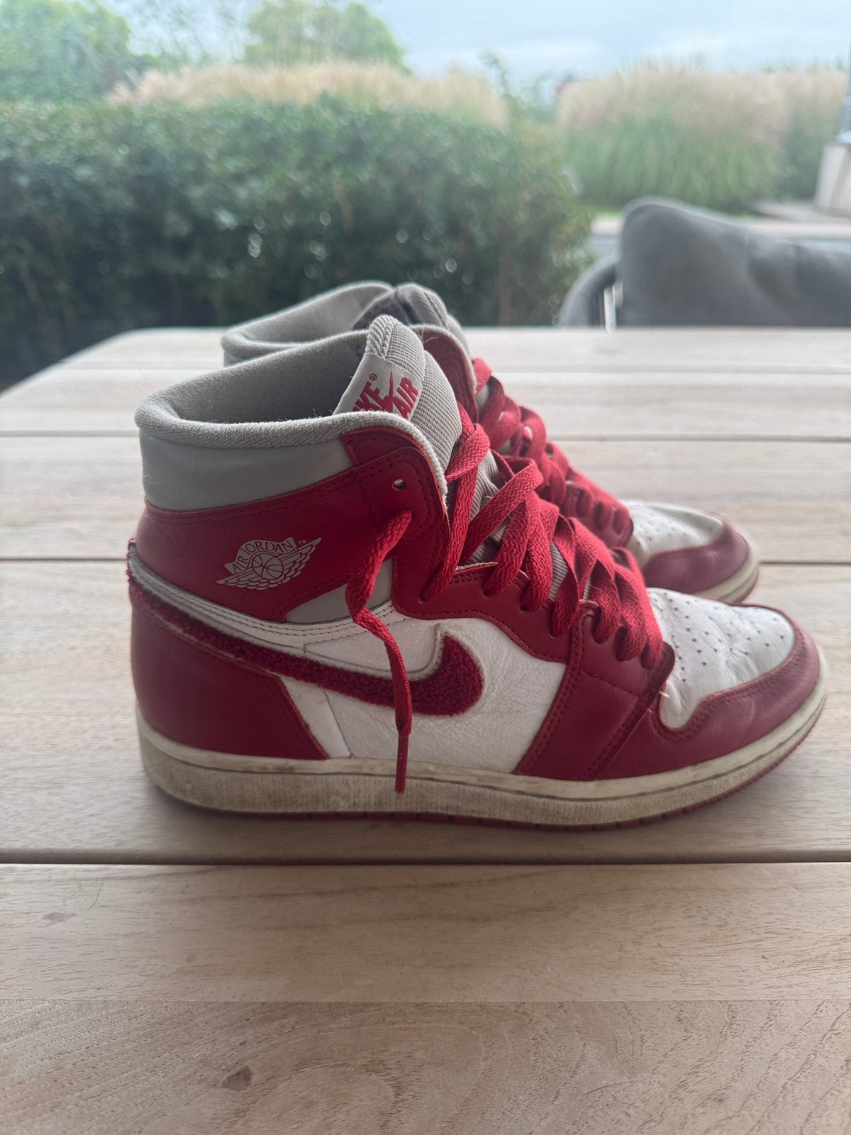 Air Jordan 1 Retro High OG “Newstalgia”, Ophalen, Sneakers of Gympen, Gedragen, Rood