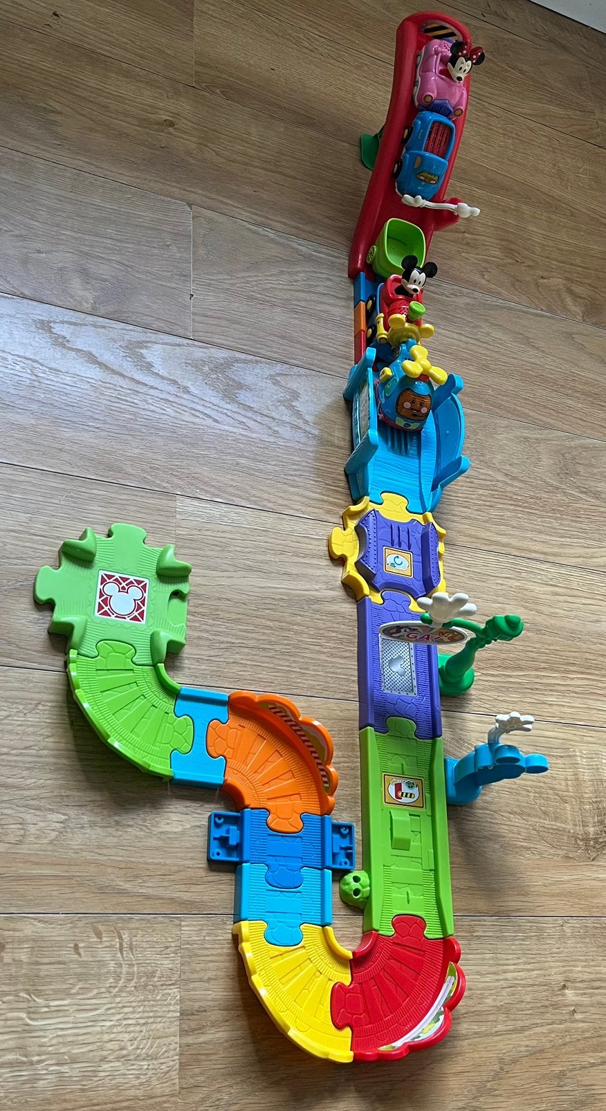 Vtech treinbaan met 4 voertuigen, Ophalen of Verzenden, Zo goed als nieuw, 2 tot 4 jaar