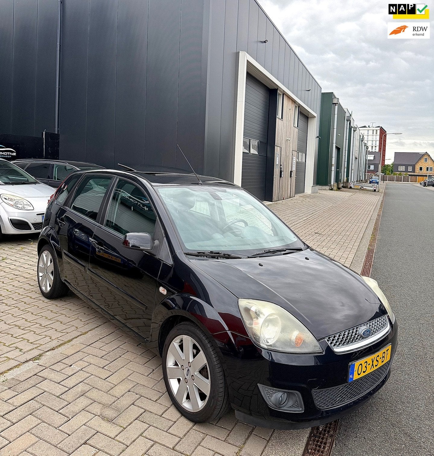 Ford Fiesta 1.4-16V Futura Facelift|Panoramadak|1ste-eigenaa, Auto's, Voorwielaandrijving, 4 cilinders, Zwart, Origineel Nederlands