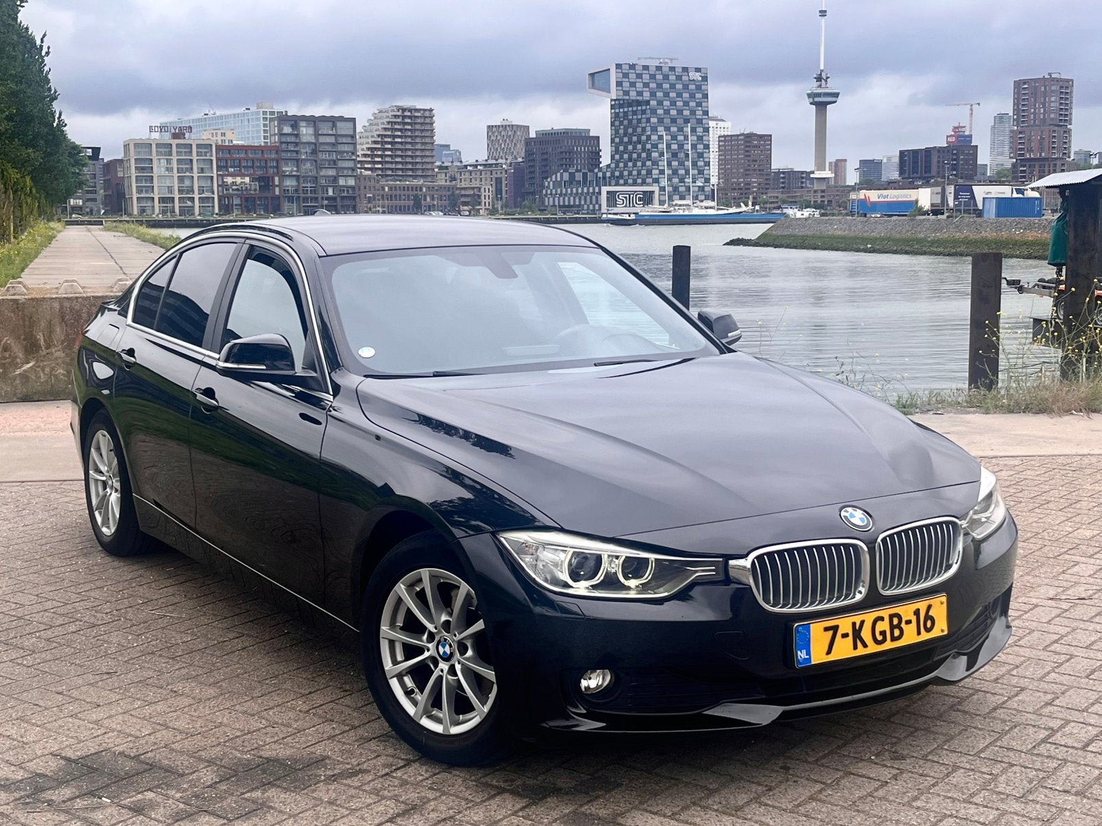 BMW 3-Serie 320i/3Eigenaar/Leer/Bi-xenon/EDE 2013 Zwart, Achterwielaandrijving, 4 cilinders, Zwart, 75 €/maand