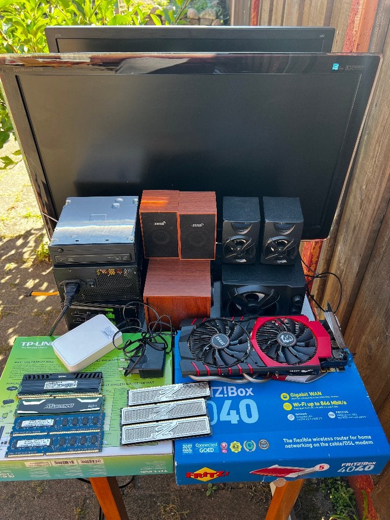 Uit eigen opruiming – computeronderdelen + 2x 27" monitor, Ophalen, Zo goed als nieuw, DDR3, Desktop