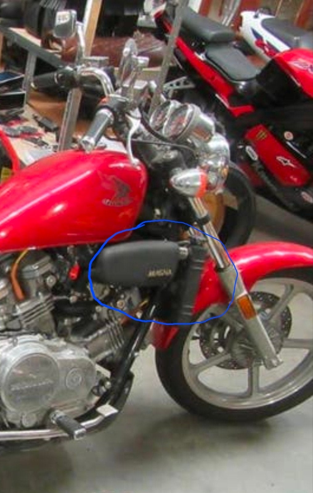 GEZOCHT Honda supermagna vf700 luchtfilter en radiator kap, Motoren, Ophalen of Verzenden