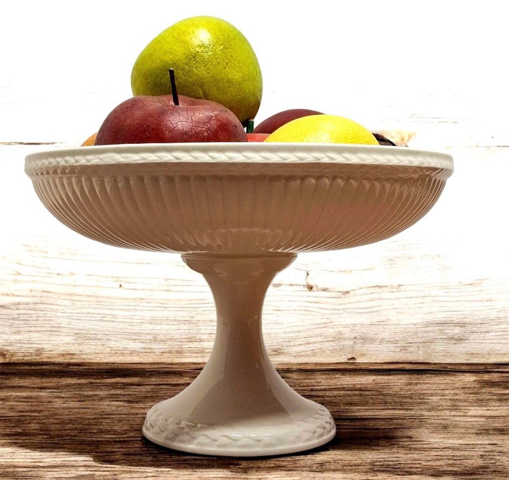 Nieuw Wedgwood Edme fruitschaal op voet, Huis en Inrichting, Woonaccessoires | Schalen en Manden, Ophalen, Nieuw, Rond, Steen of Aardewerk