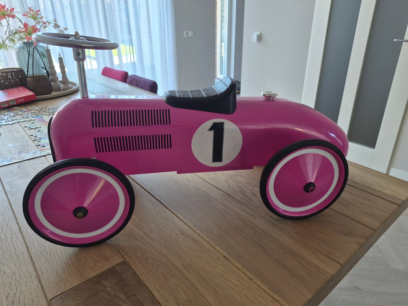 Gave roze retro auto van Retro Roller, Ophalen, Zo goed als nieuw, Loopvoertuig