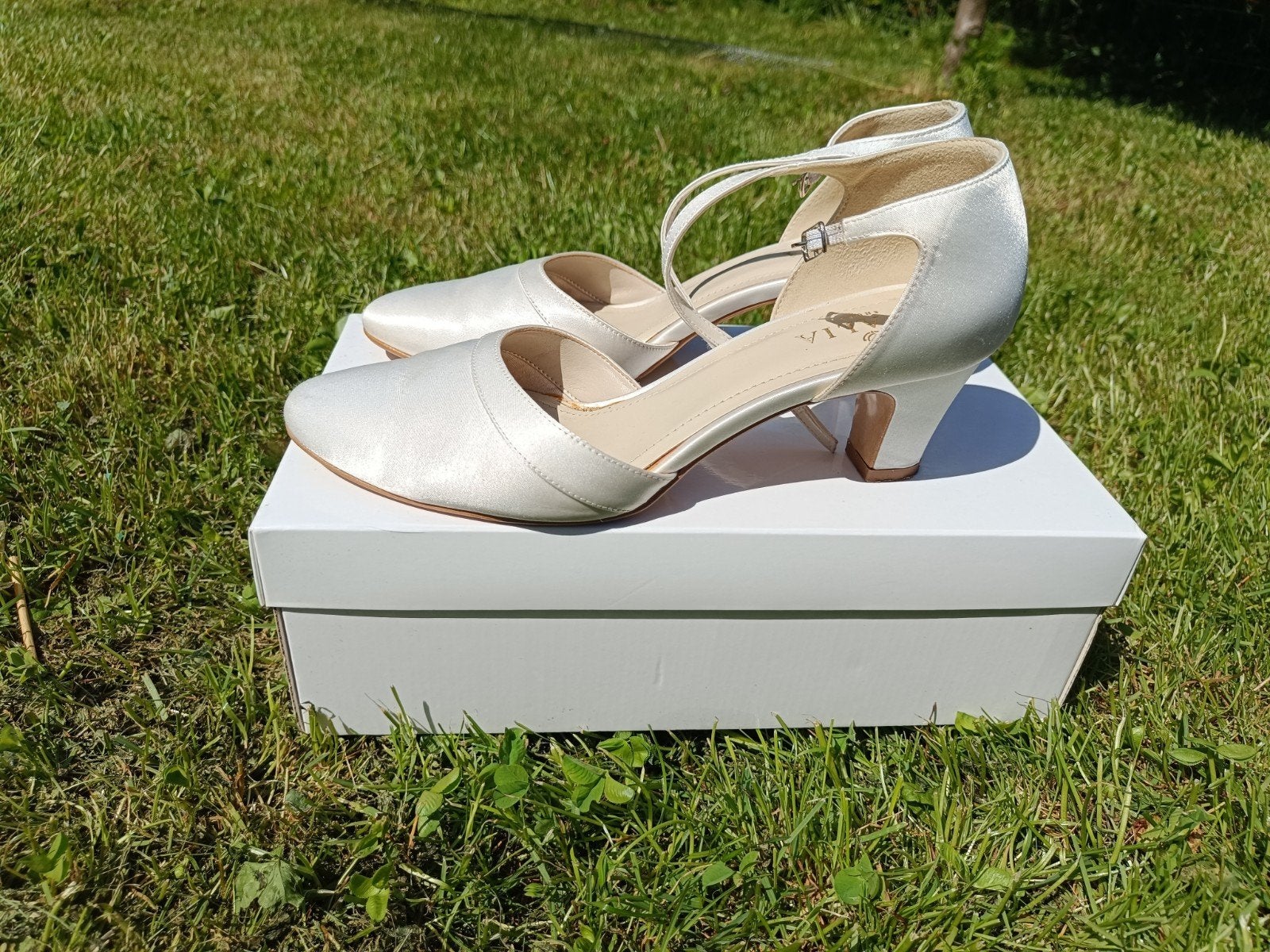 Avalia Emma satijnen trouw schoenen, Ophalen of Verzenden, Zo goed als nieuw, Wit, Schoenen