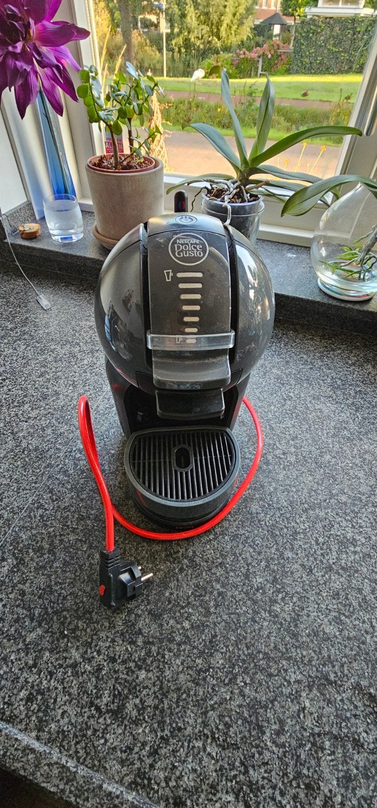 Dolce Gusto koffiezetapparaat met cuphouder