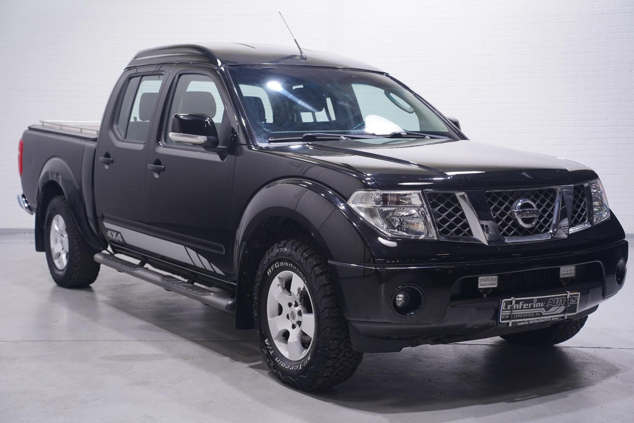 Nissan Navara 2.5 dCi LE Double Cab 5 persoons uitv Airco, Auto's, Nissan, Automaat, Stof, Gebruikt, Multifunctioneel stuurwiel