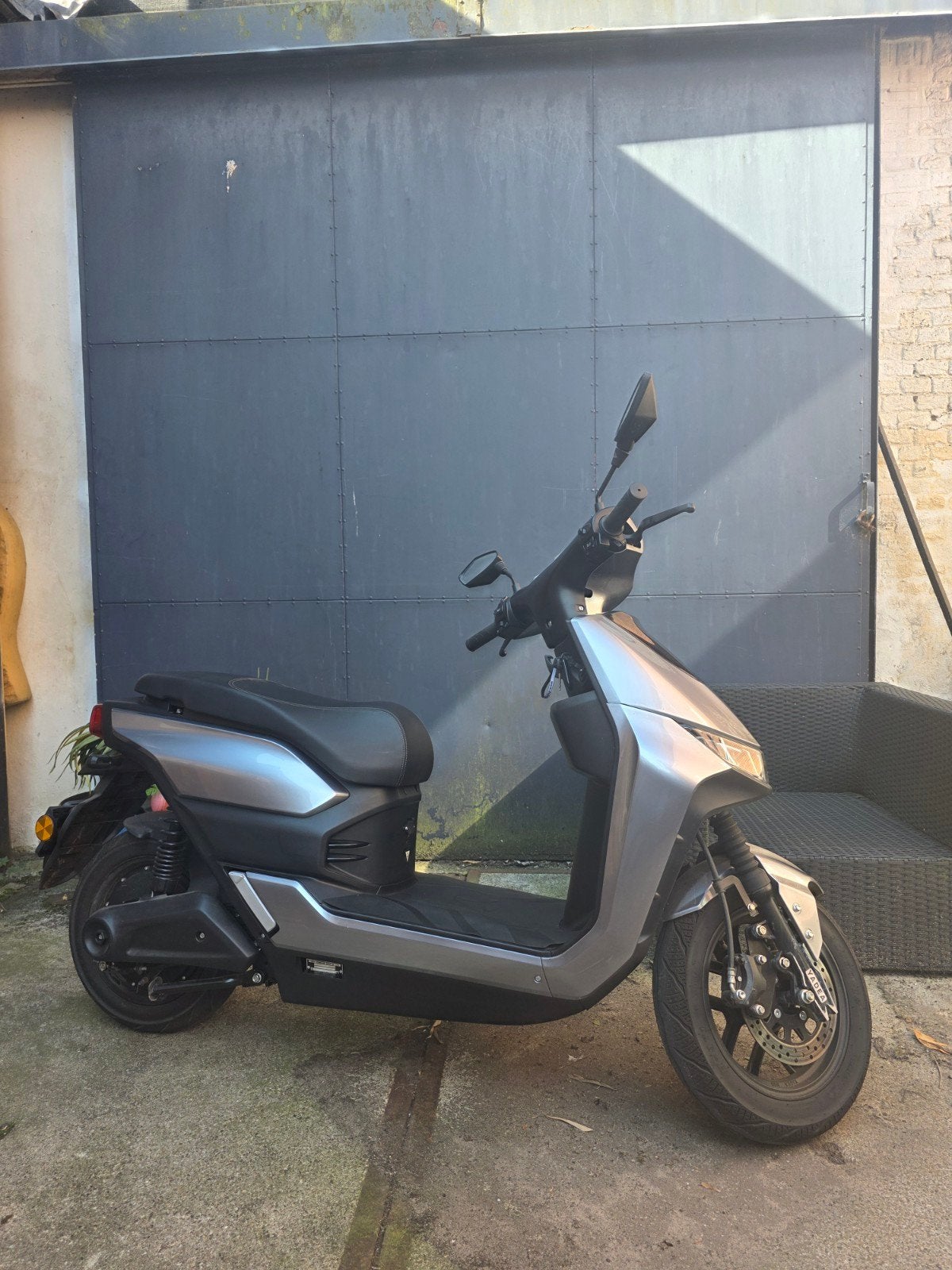 Yadea T9L Elektrische Scooter - Slechts 834 km!, Fietsen en Brommers, Snorfietsen en Snorscooters, Elektrisch, Zo goed als nieuw