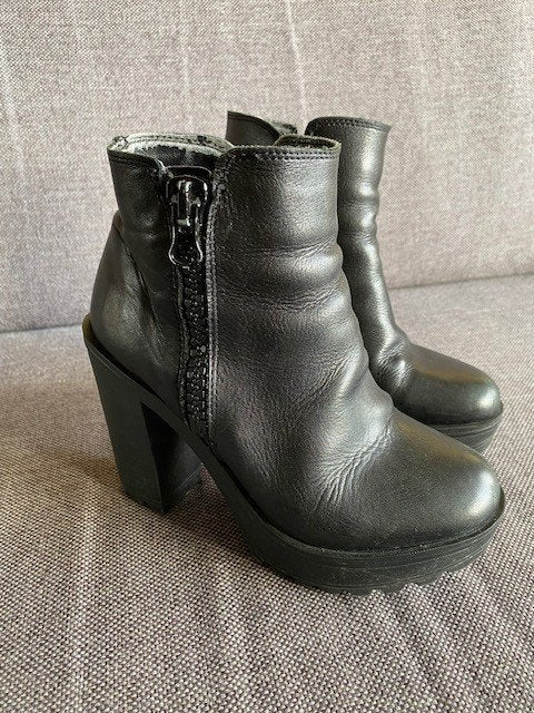 Enkelhoge laarsjes, Kleding | Dames, Zwart, Lage of Enkellaarzen, Ophalen of Verzenden, Gedragen