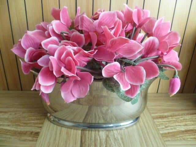 roze cyclamen kunstbloemen in zilver kleur bloempot, Huis en Inrichting, Ophalen, Binnen, Roze, Kunstplant
