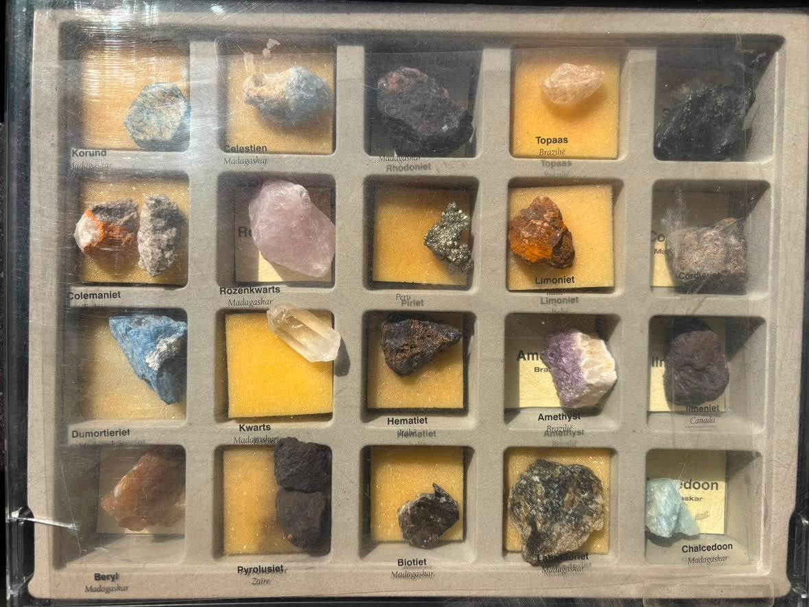 Lot 6 dozen edelstenen en mineralen, Ophalen