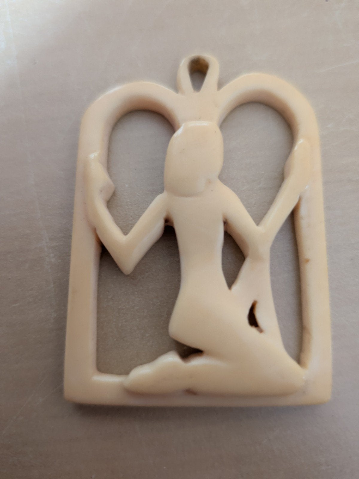 Vintage hanger met figuur van vrouw, ivoor kleur, Overige materialen, Gebruikt, Overige voorstellingen, Beige
