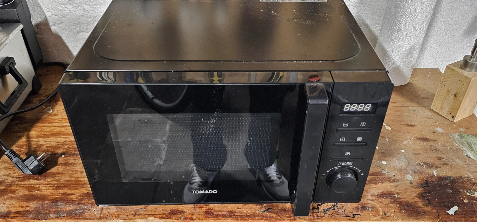 Tomado TMS2002B Magnetron - Zwart, Zo goed als nieuw, Ophalen, Draaiplateau, Magnetron, Zo goed als nieuw