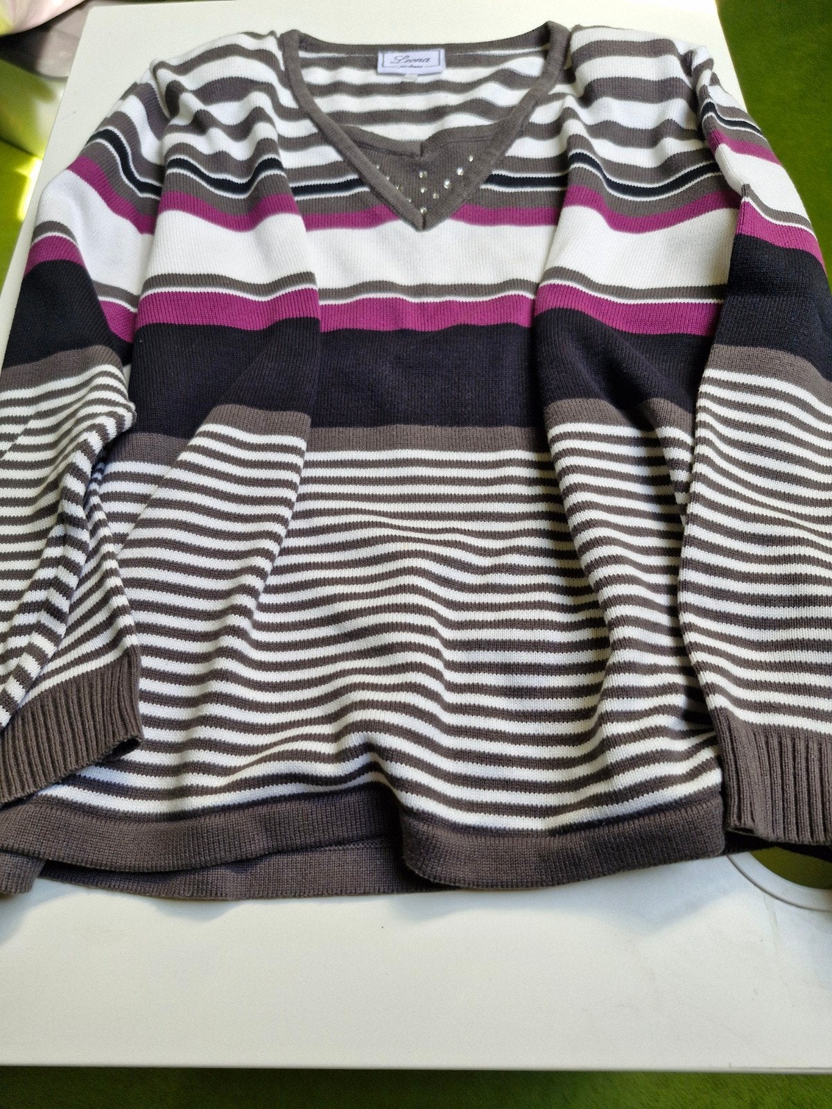 Leona gestreepte trui met V-hals en steentjes, Kleding | Dames, Truien en Vesten, Maat 38/40 (M), Wit, Ophalen of Verzenden, Leona