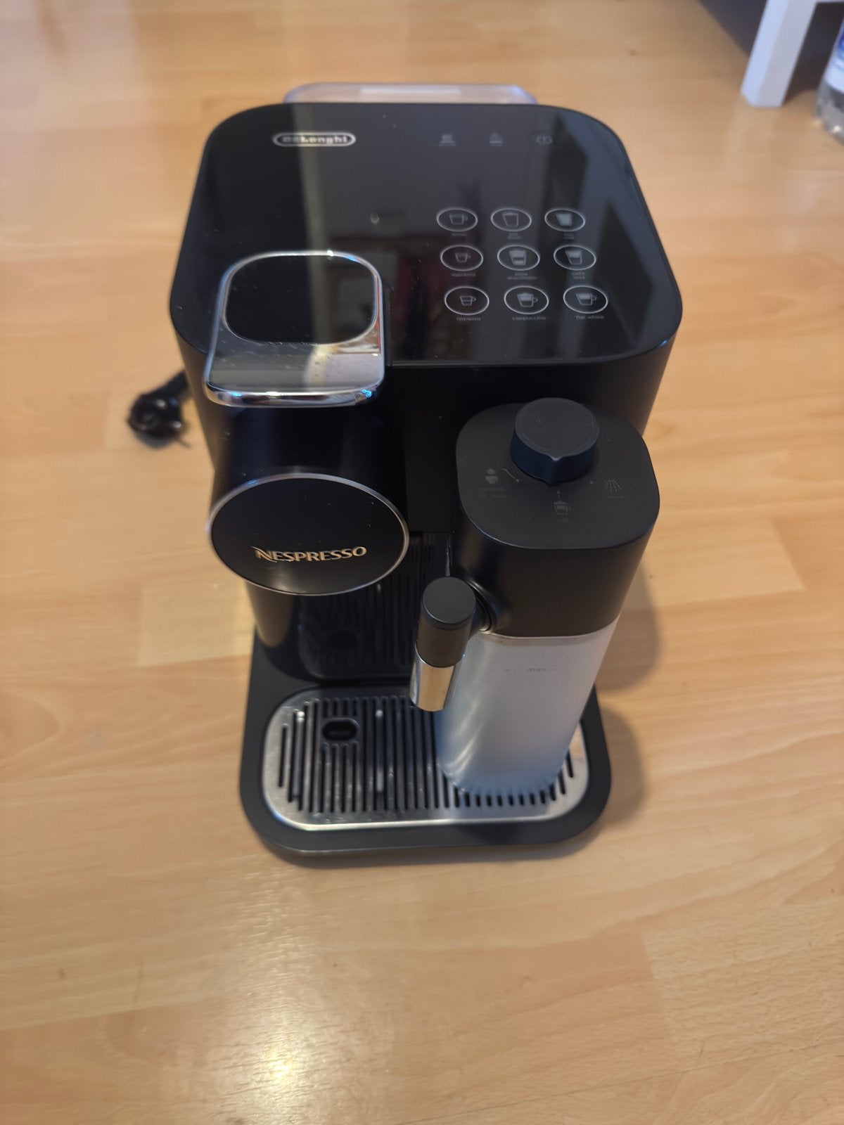 Nespresso De'Longhi Lattissima One EN500.B Koffiecupmachine, Koffiemachine, Ophalen of Verzenden, Zo goed als nieuw, 1 kopje