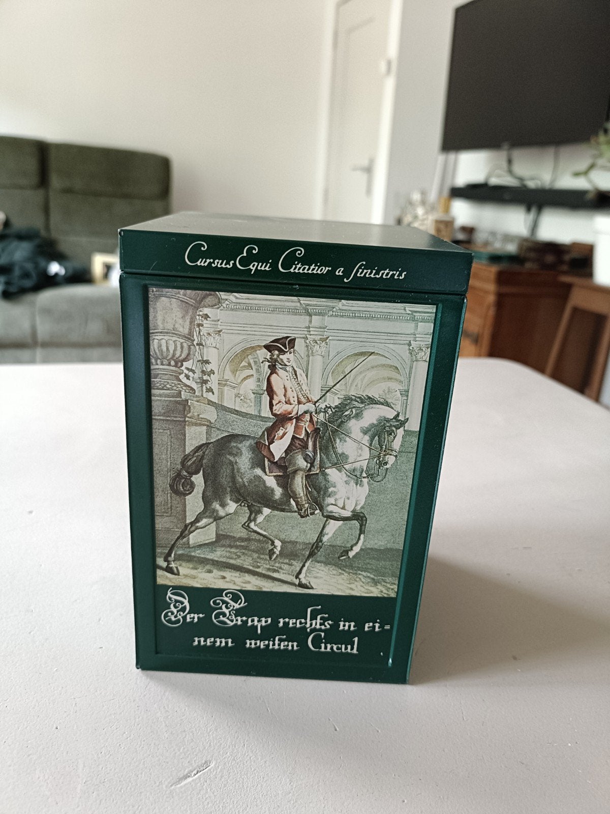 Blik met afbeelding paarden.
Licht gebruikte staat, nog heel, Verzamelen, Ophalen of Verzenden, Gebruikt, Overige