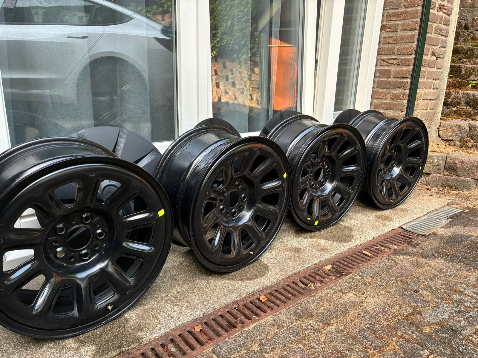 4 originele Tesla stalen velgen met Prismata covers 18 inch