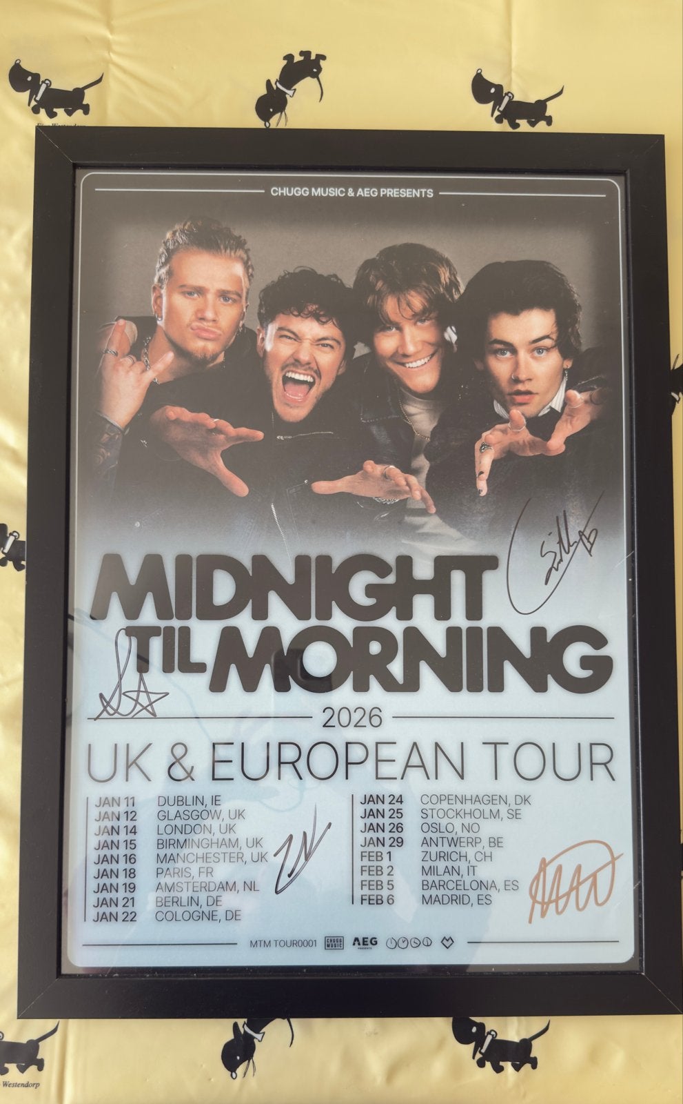 Gesigneerde Midnight Til Morning poster met lijst, Verzamelen, Posters, Ophalen, Rechthoekig Staand, Met lijst, Zo goed als nieuw