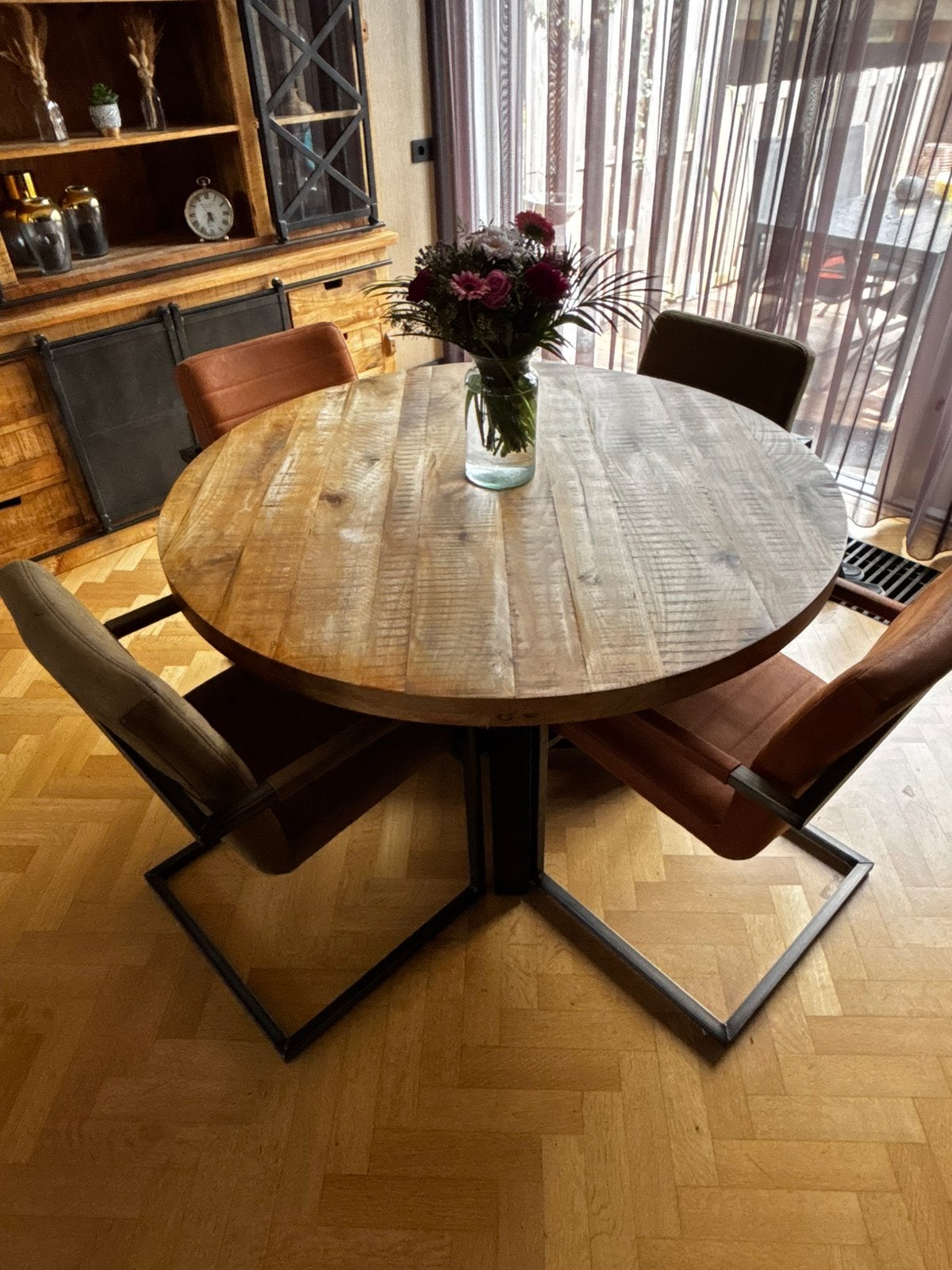 Buffetkast en eettafel + 4 stoelen te koop, Ophalen, 100 tot 150 cm, Rond, 200 cm of meer