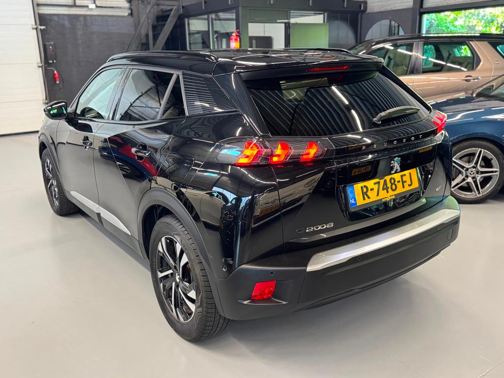 Peugeot E-2008 EV GT 50 kWh Pano/Led/Camera, Auto's, 330 km, 136 pk, Gebruikt, Zwart
