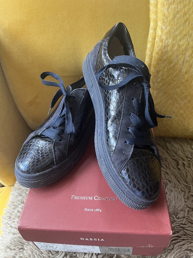 HASSIA sneaker, donkerblauw lakleer, mt 39, Kleding | Dames, Schoenen, Hassia, Blauw, Ophalen of Verzenden, Sneakers of Gympen