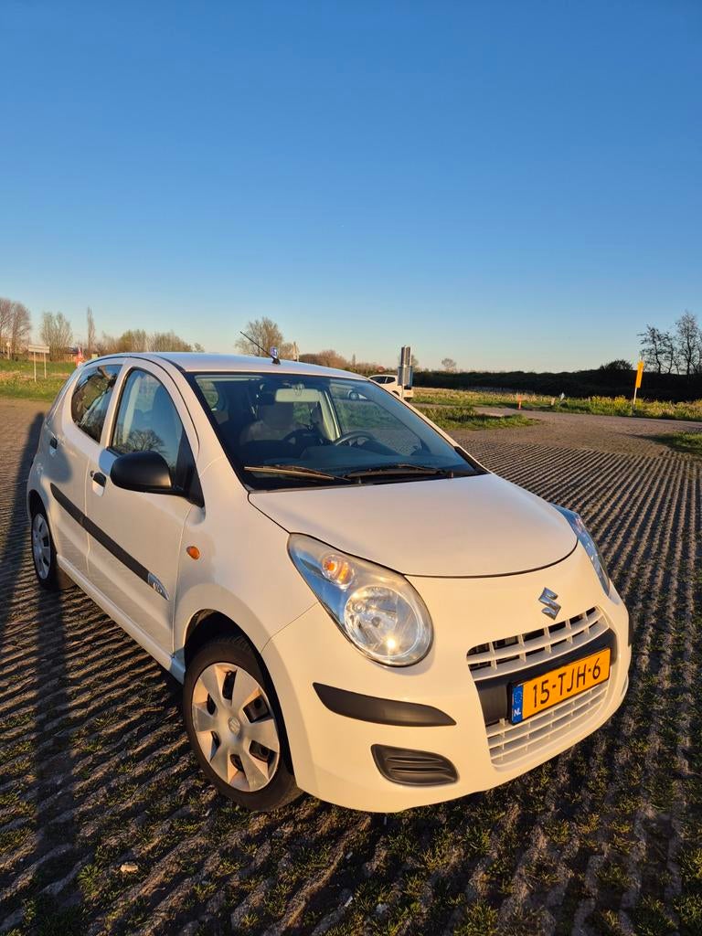 Suzuki Alto 1.0 2012 Wit vanaf prijs 1900, Auto's, Suzuki, Voorwielaandrijving, 200 kg, 4 stoelen, Origineel Nederlands