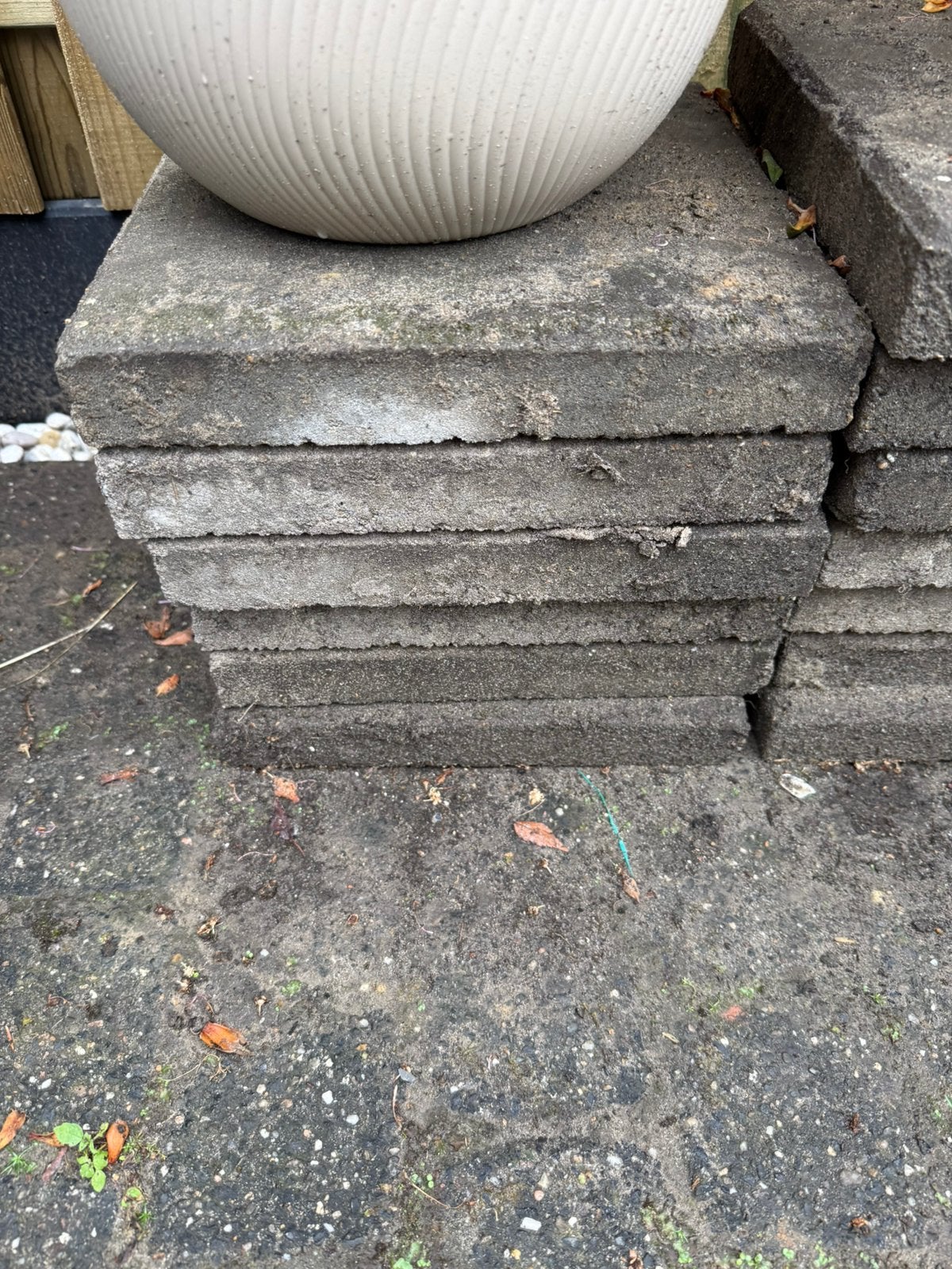 Gratis 100stuks 30X30 tuintegels, Tuin en Terras, Ophalen, Gebruikt, 10 m² of meer, Beton