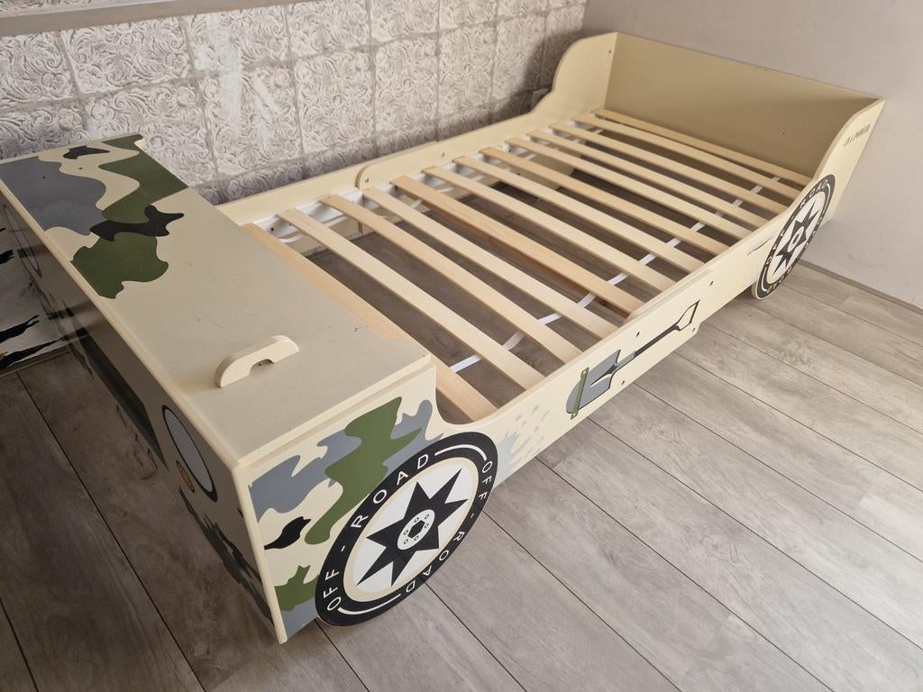 Stoer Auto Bed voor Kinderen - Camouflage Design, Ophalen, 85 tot 100 cm, Gebruikt, Lattenbodem