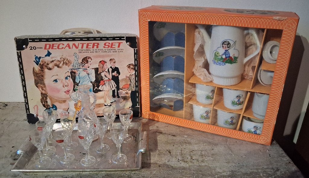 Vintage Kinderspeelgoed: 2x Nostalgisch Servies, Ophalen of Verzenden