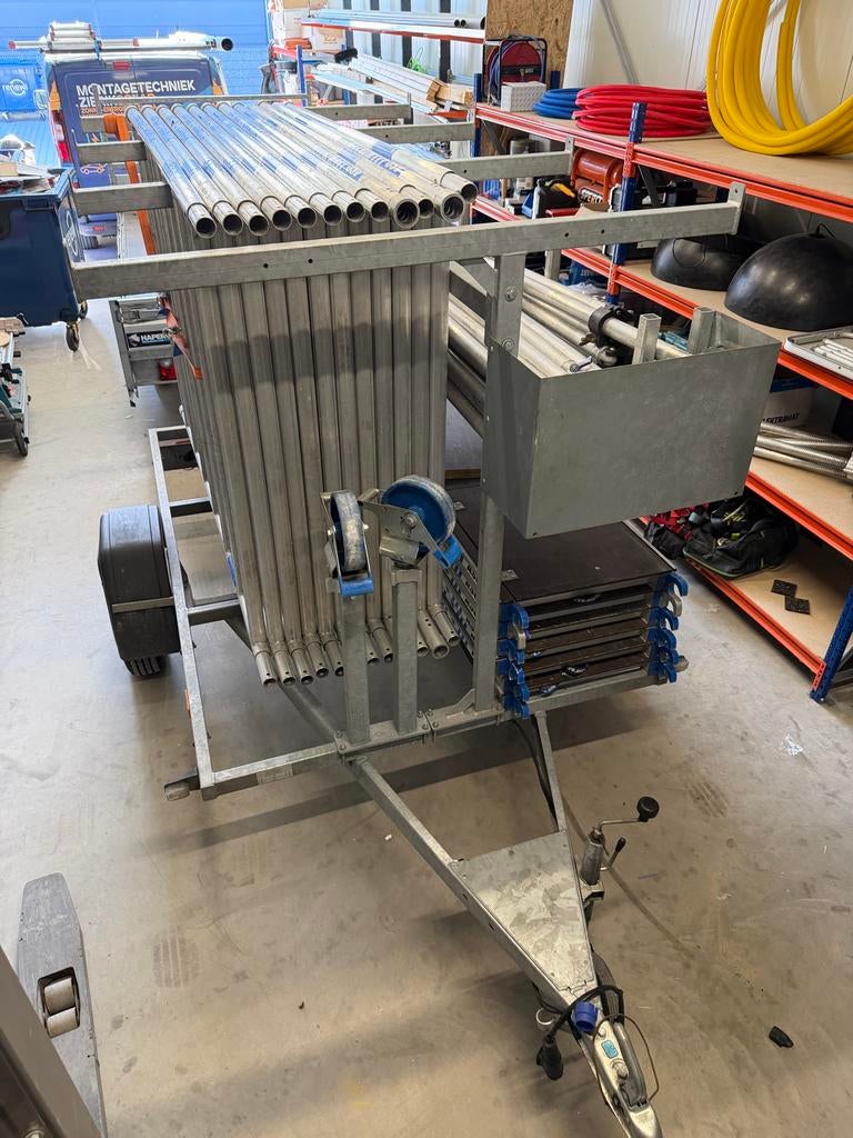 Steiger op aanhanger - compleet en direct inzetbaar, Ophalen of Verzenden, Zo goed als nieuw, Rolsteiger of Kamersteiger, 5 meter of hoger