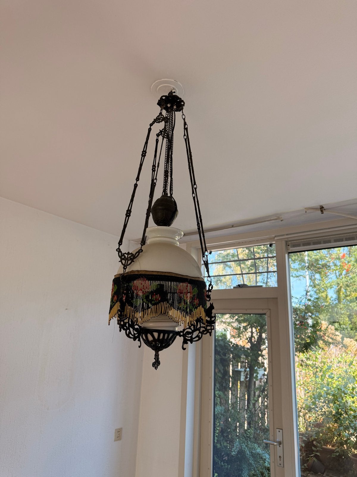 Antieke olielamp met kralenkap - Victoriaanse stijl, Antiek en Kunst, Ophalen of Verzenden
